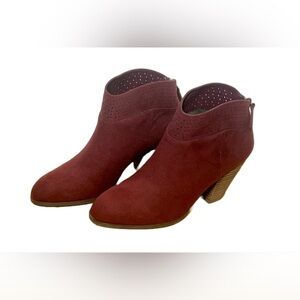 NWT Violet & Red Jackson Lazer Cut Topline Faux Suede Bootie in Burgundy Size 7M